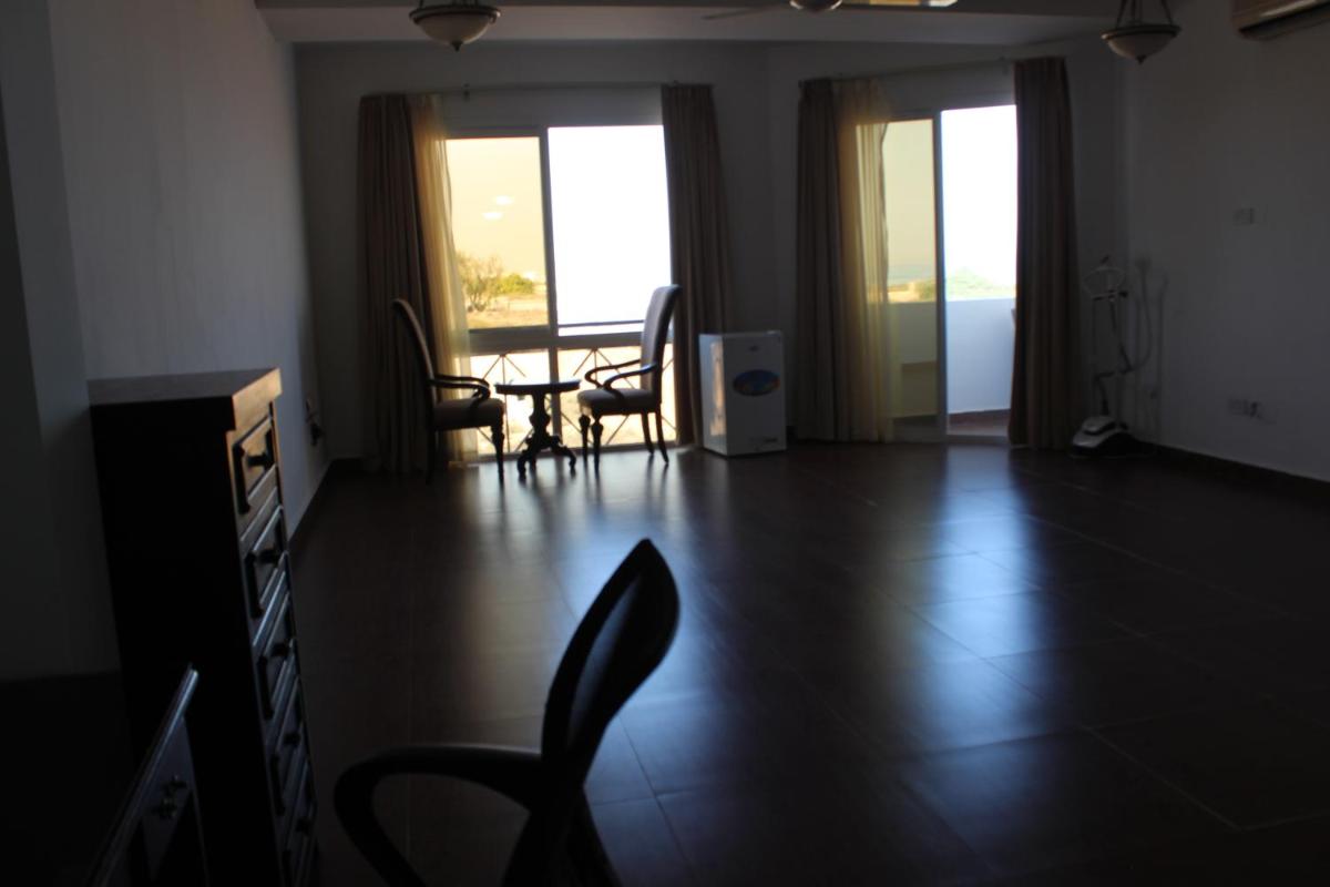 Suitetrails - Muscat beach Guest House Room 03
