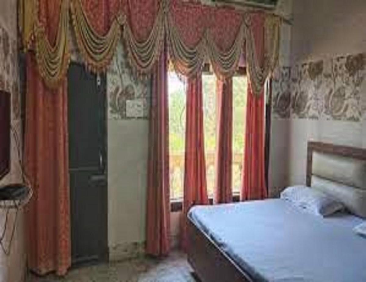Hotel Ivy, Talwara - Housity