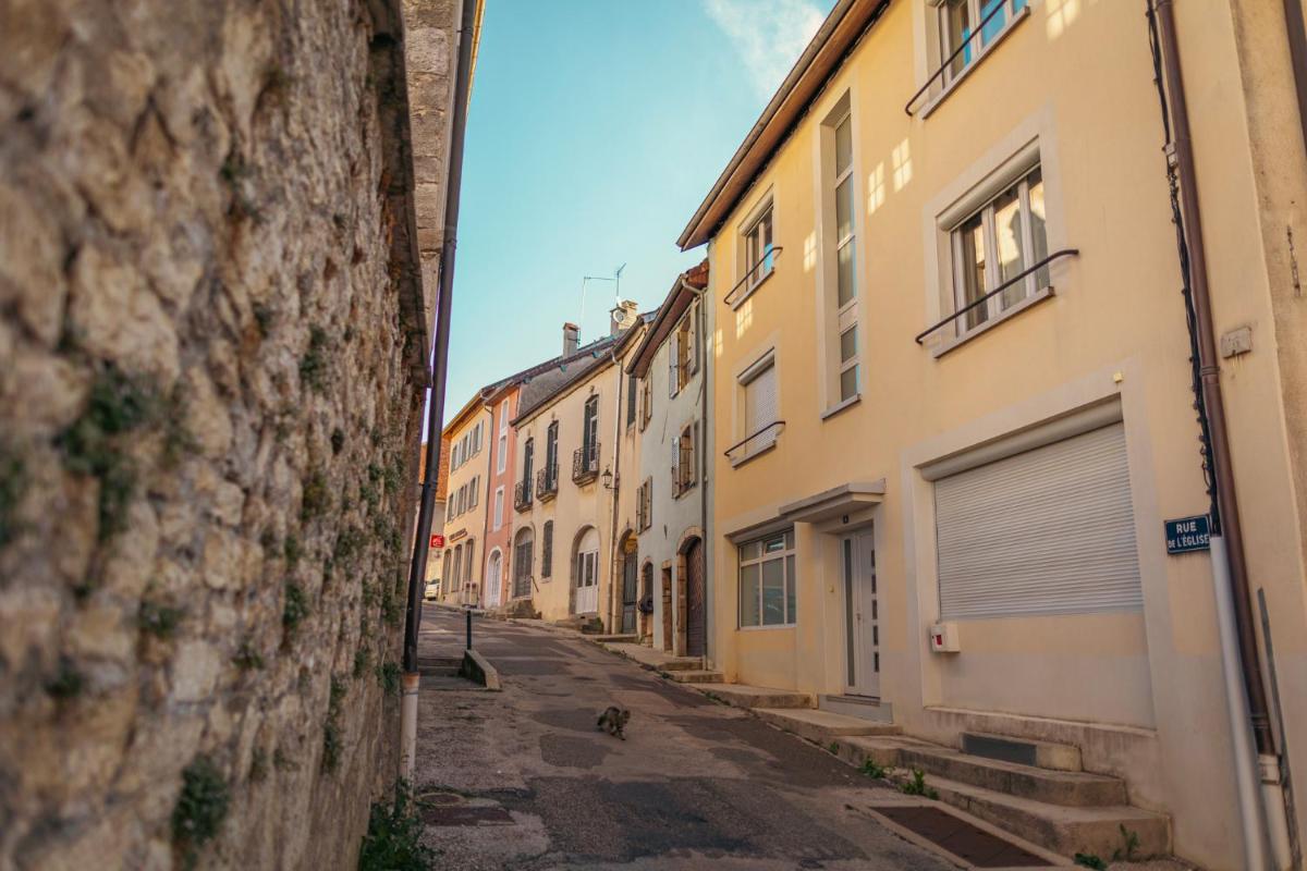 L'Orgelétaine : Grande Maison au milieu des Lacs du Jura - Housity