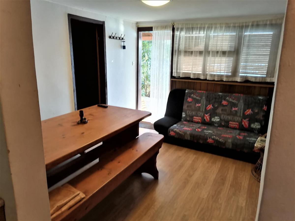 Vikendica na jezeru Šoderica - Housity