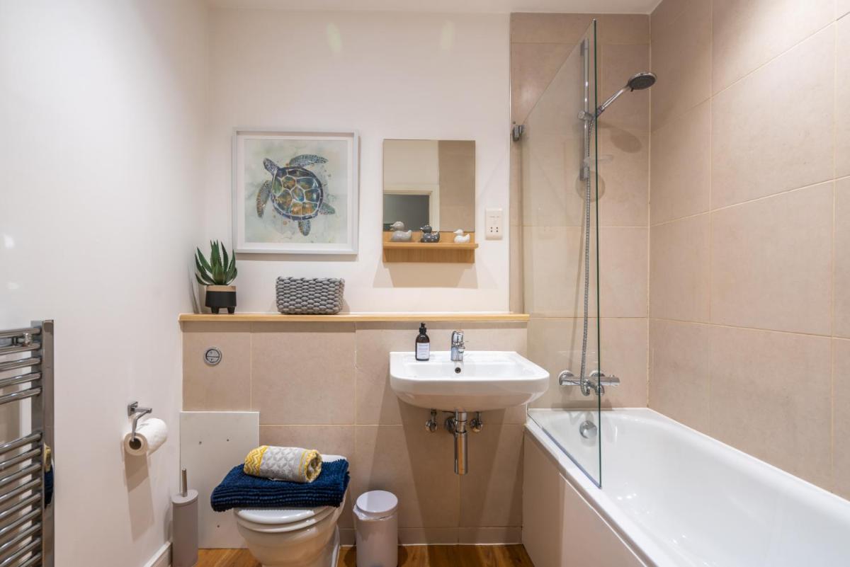 2 Bedroom Penthouse Apartment Close To City Centre - Housity