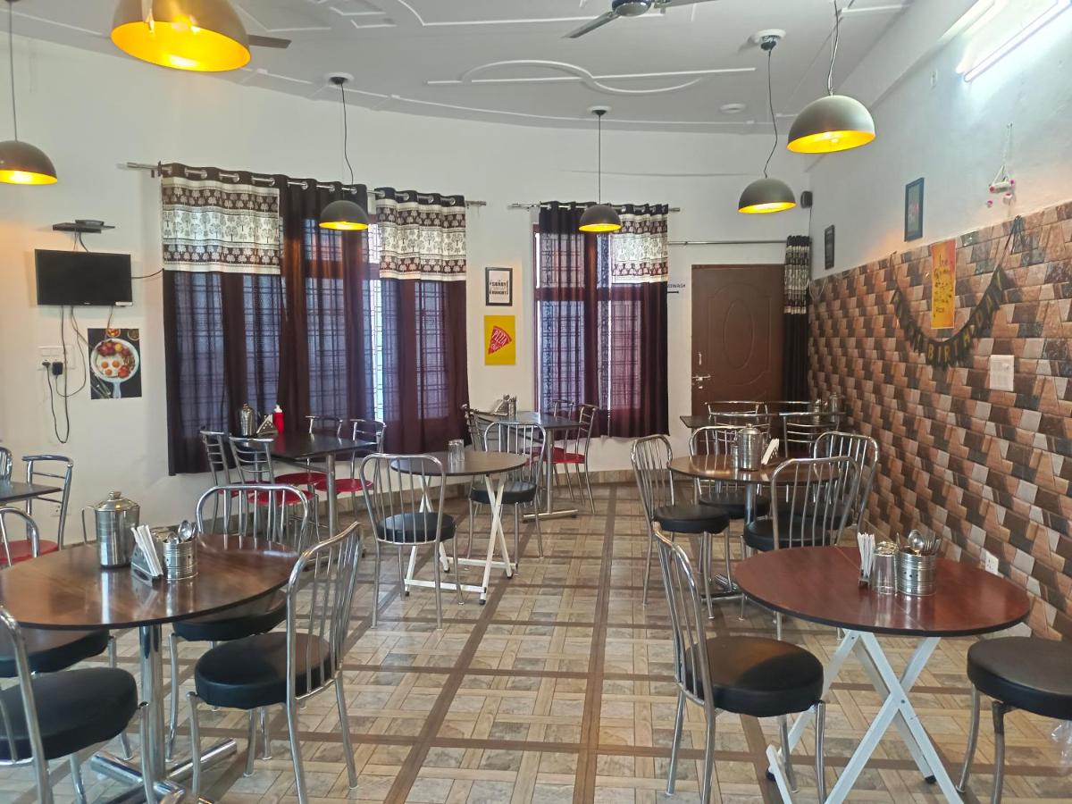 Hotel Shiv Palace - Housity