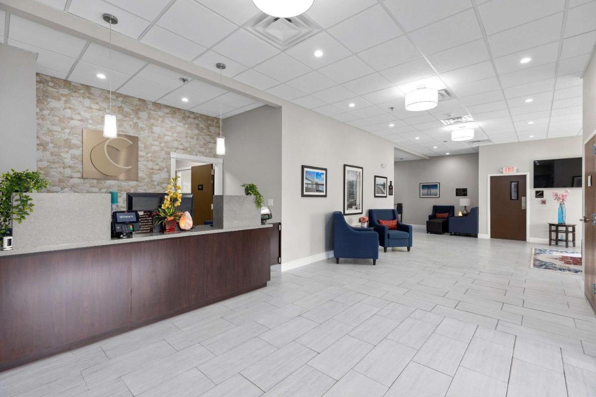 Comfort Inn & Suites St Louis-Hazelwood - Housity