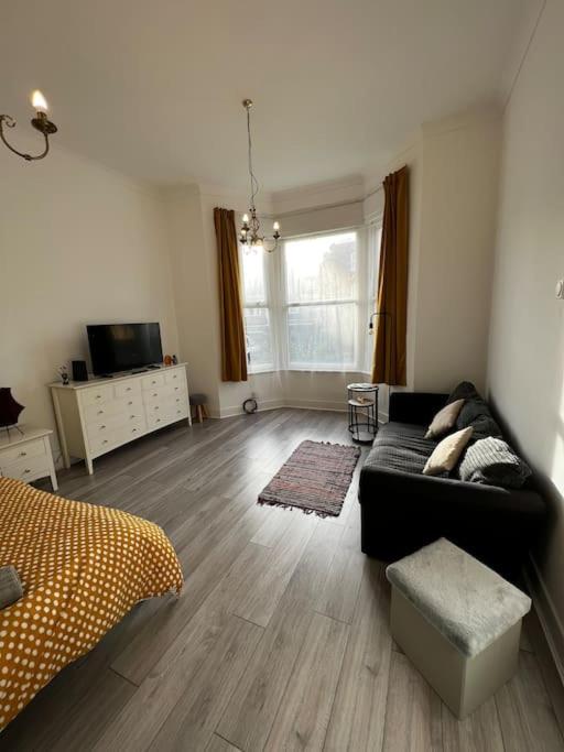 Suitetrails - Newly refurbished and spacious 4-beds apartment