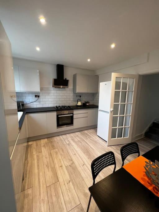 Suitetrails - Newly refurbished and spacious 4-beds apartment