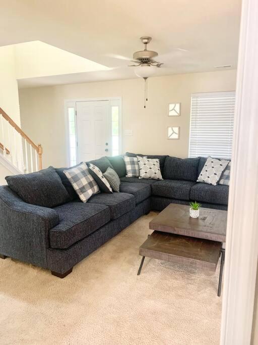 4 bedroom home close to city of Richmond - Housity