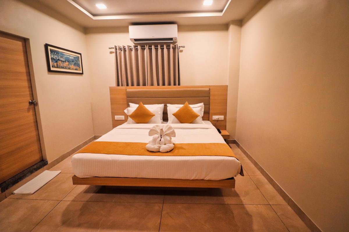 Clarks Inn Express Udaipur - Housity