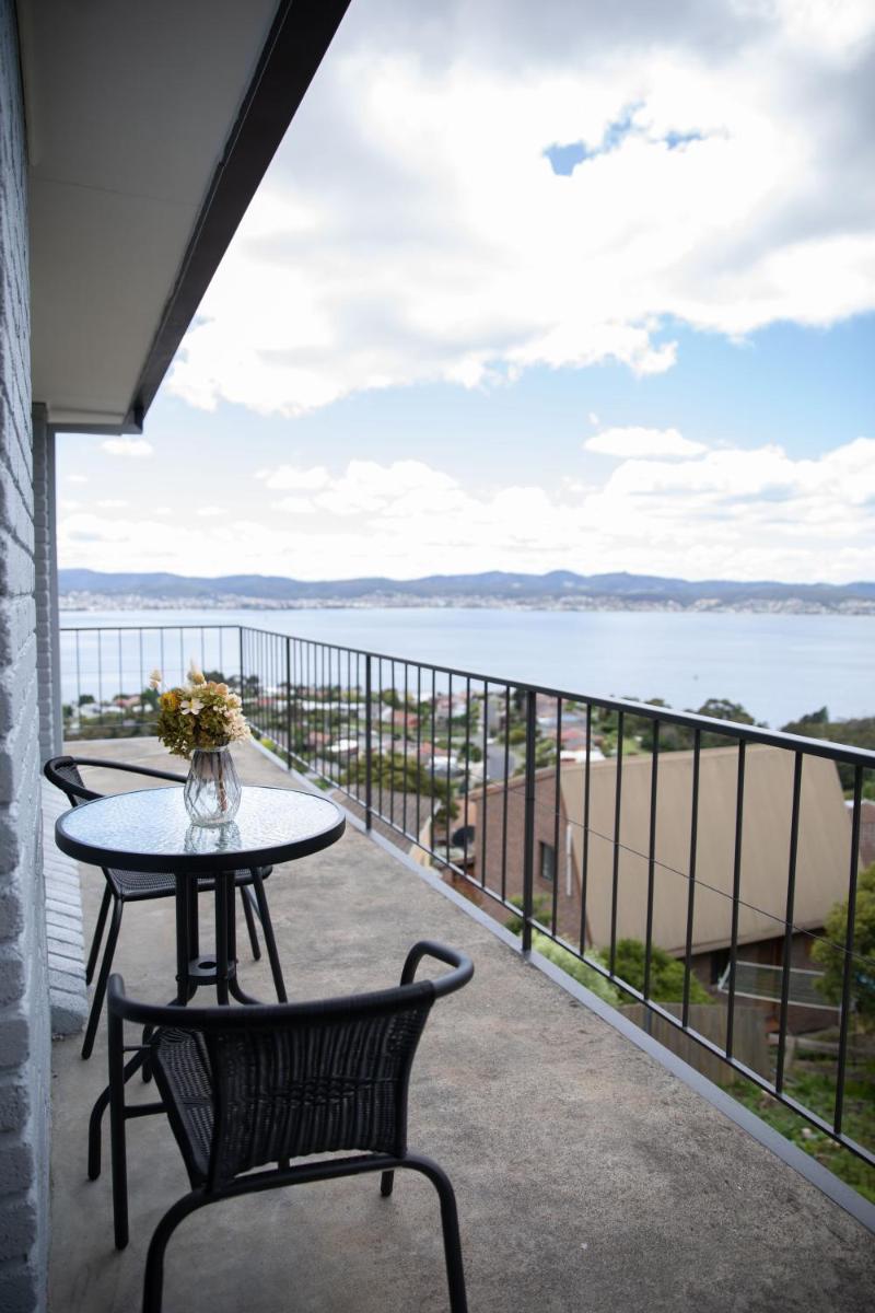 Cheerful 3 bedrooms home with Sea View - Housity