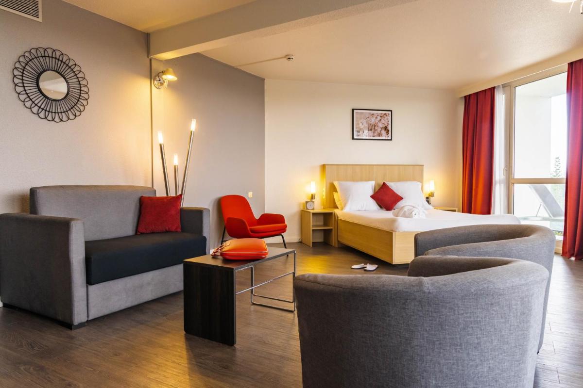 Coin salon dans l'établissement Novotel Senart Golf De Greenparc