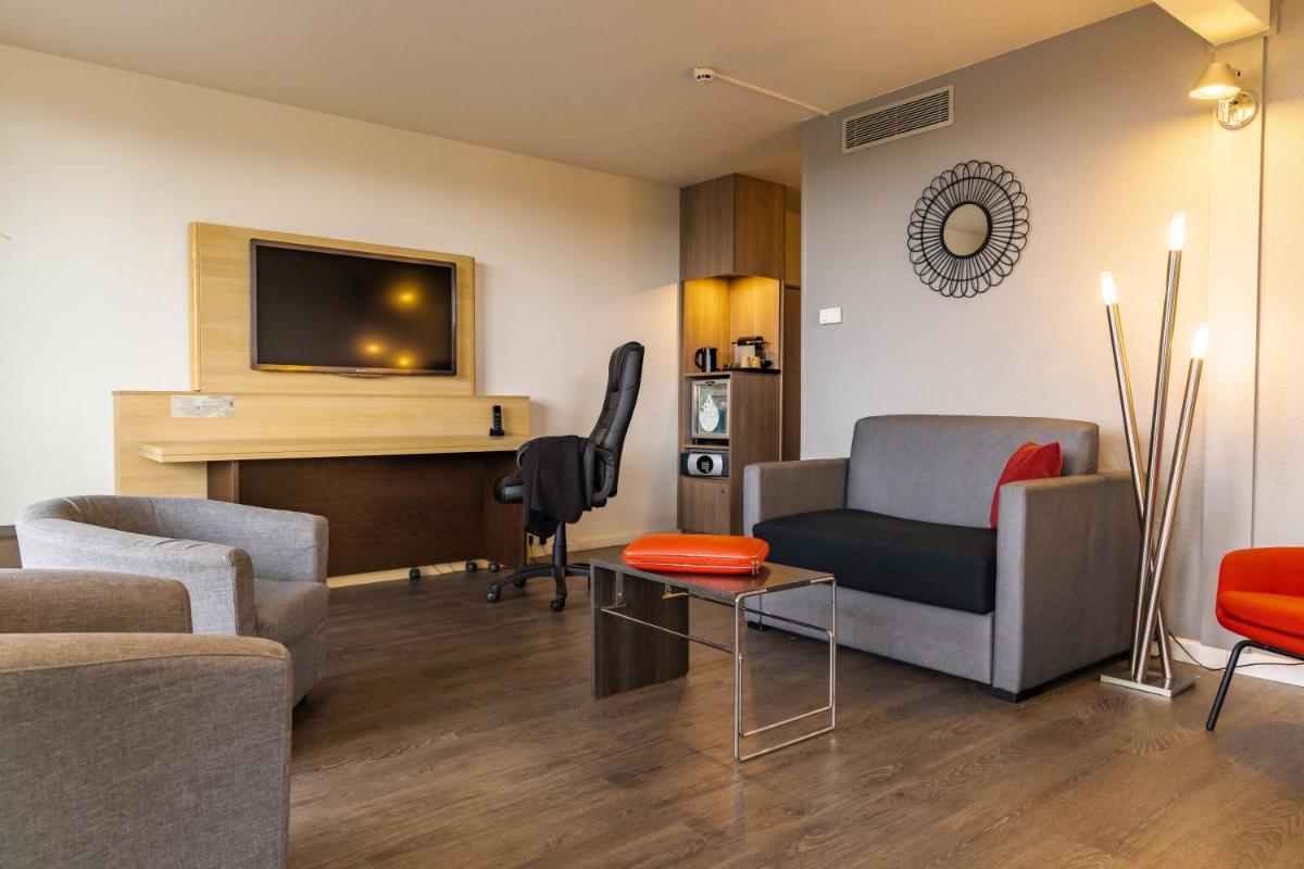 Coin salon dans l'établissement Novotel Senart Golf De Greenparc