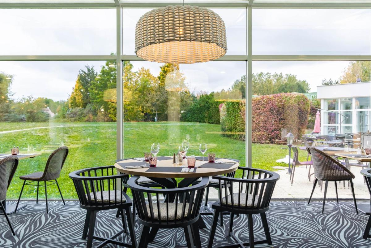 Jardin de l'établissement Novotel Senart Golf De Greenparc