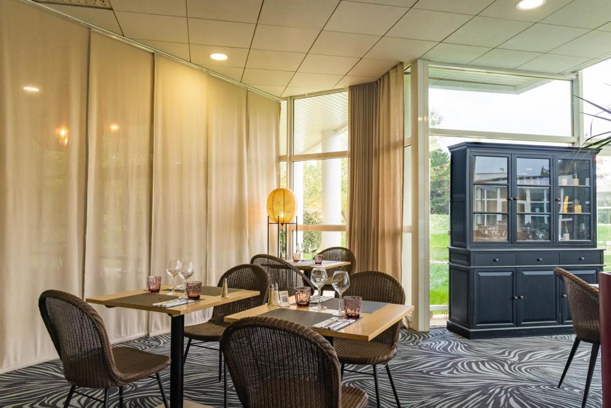 Restaurant ou autre lieu de restauration dans l'établissement Novotel Senart Golf De Greenparc