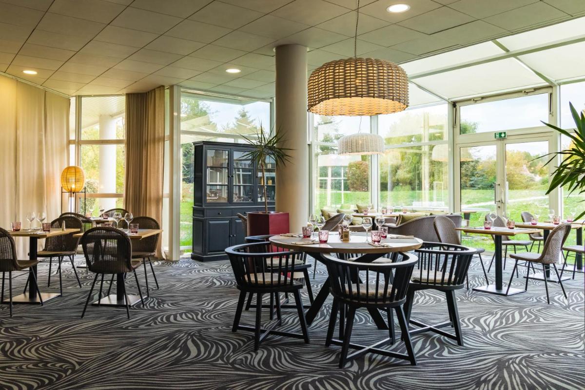 Restaurant ou autre lieu de restauration dans l'établissement Novotel Senart Golf De Greenparc