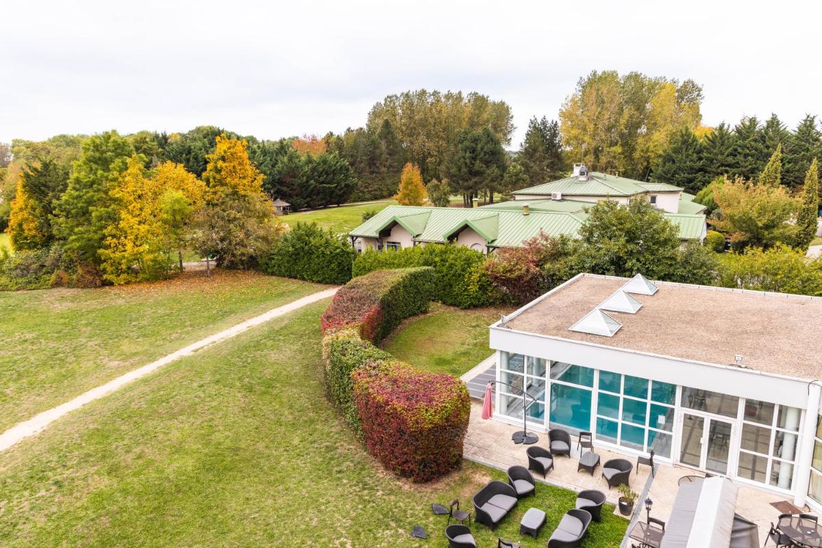 Jardin de l'établissement Novotel Senart Golf De Greenparc