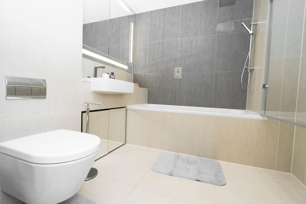Suitetrails - Modern 1-Bed Apartment Aldgate East