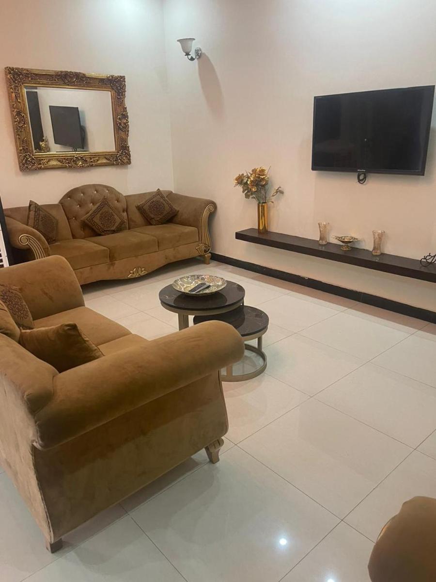 Suitetrails - Bahria Guest House