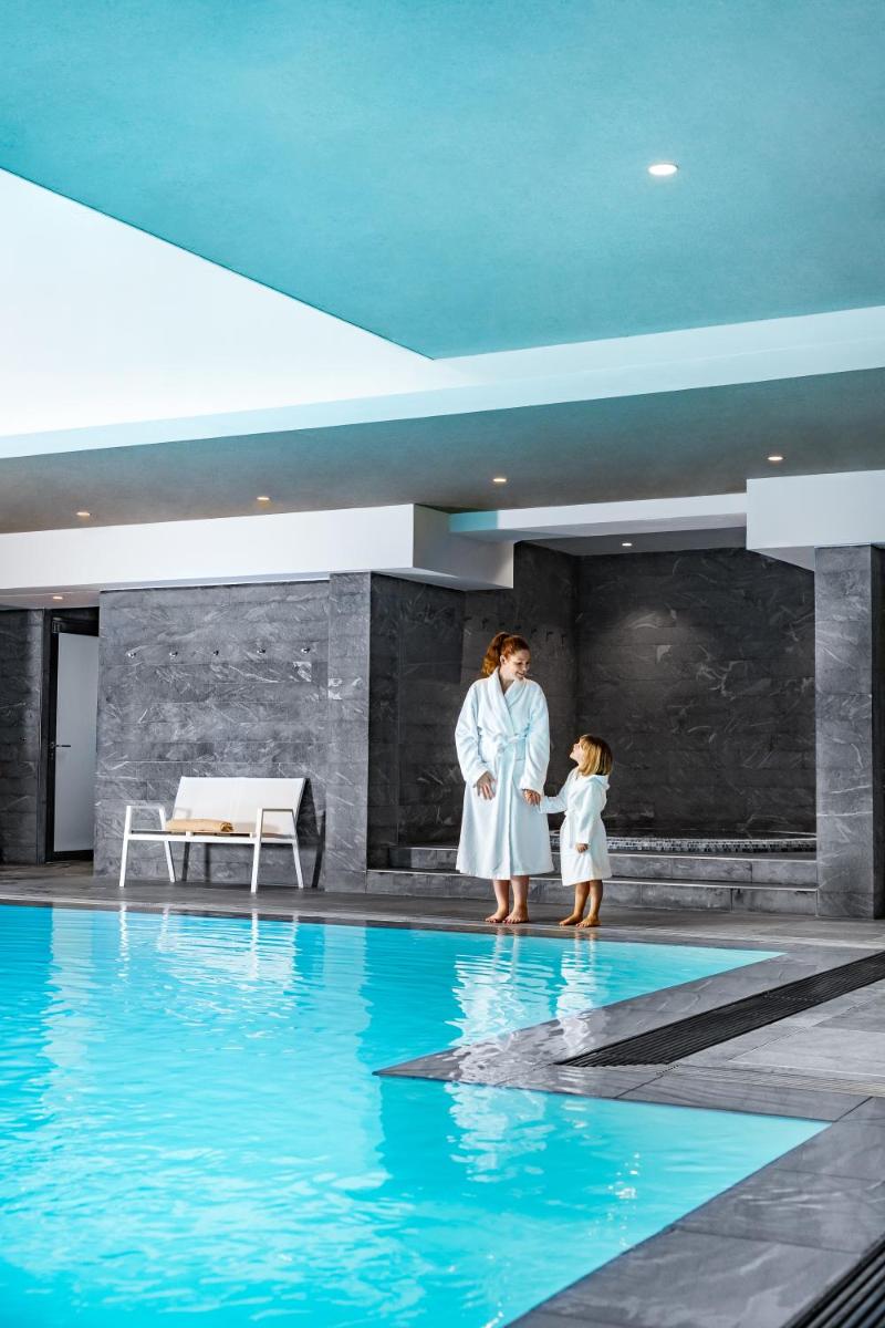 Piscine de l'établissement Relais Spa Val d'Europe ou située à proximité