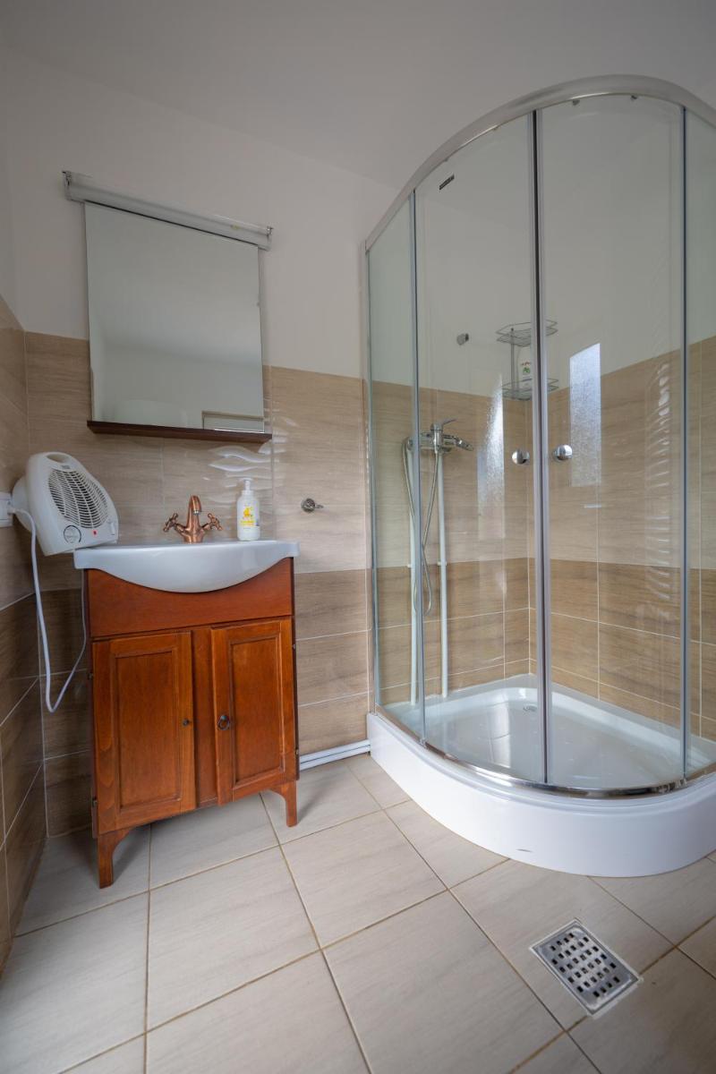 Cabana TYF Dreptu - TYFTRAVEL SRL - Housity