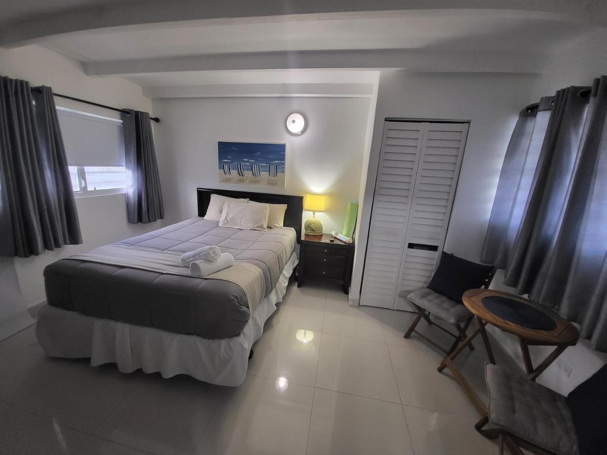 Beach Studio with FREE Parking and Pool - Housity
