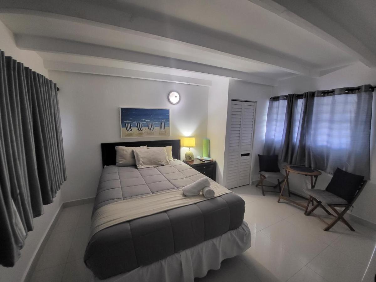 Beach Studio with FREE Parking and Pool - Housity
