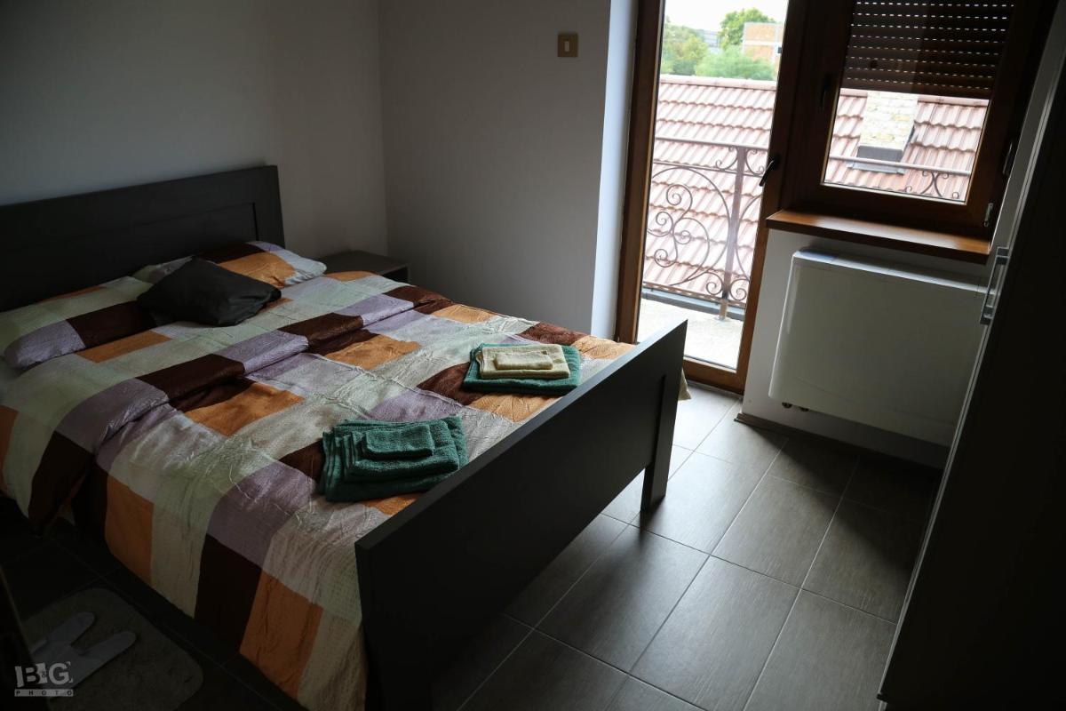 Kabinet 17/12 - Housity