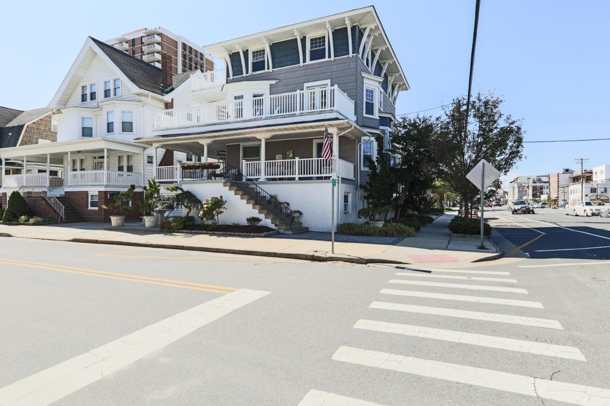 Large Beach Home with Ocean Views from Balcony Unit 2 and 3 - Housity