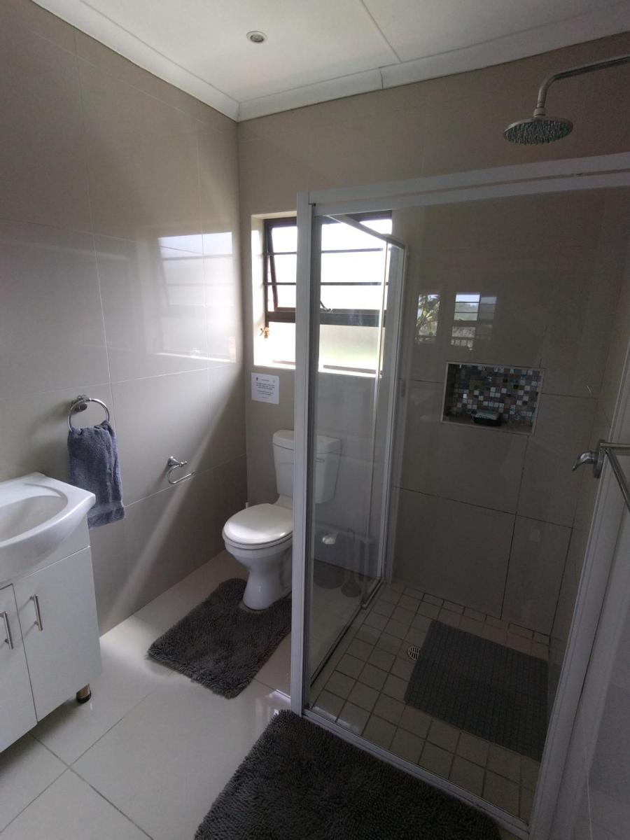 2 Bedroom Guest Suite at A-frame Glengariff Beach - Housity