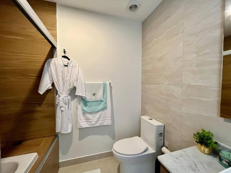 Hermoso condominio a pie de playa en Camino al Mar - Housity