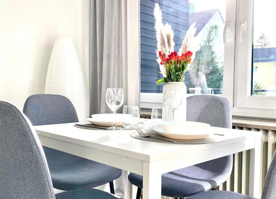 Top-Apartment mit Parkplatz und Balkon - Housity