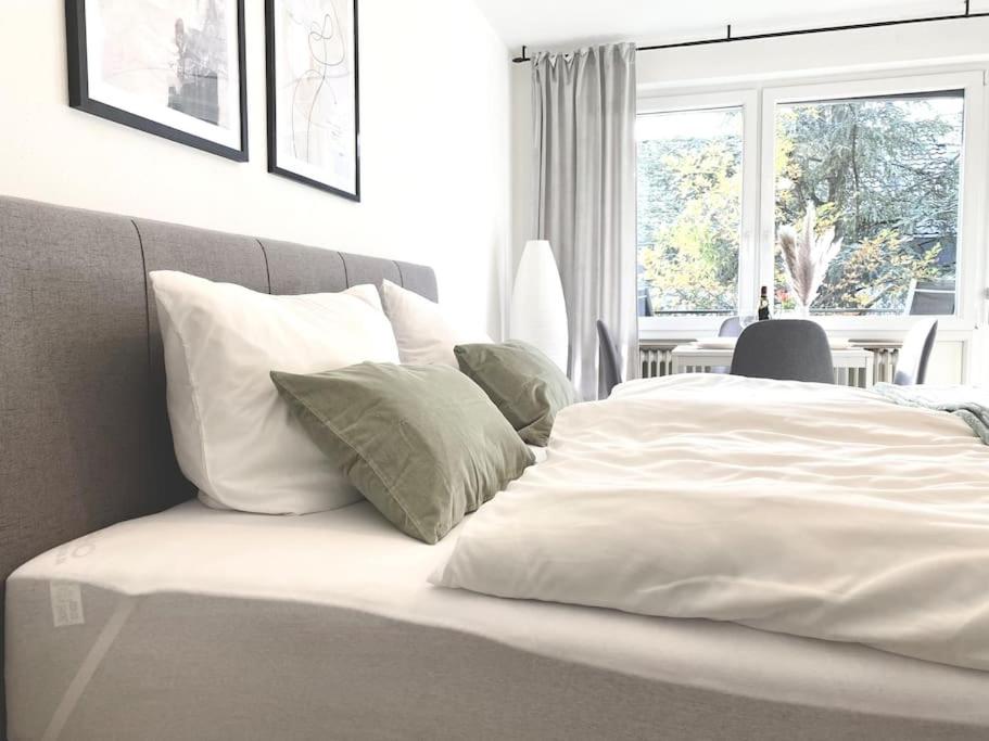 Top-Apartment mit Parkplatz und Balkon - Housity