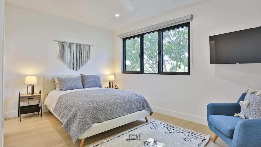 WEST HOLLYWOOD 5 BD HOUSE w POOL & GUEST HOUSE - Housity
