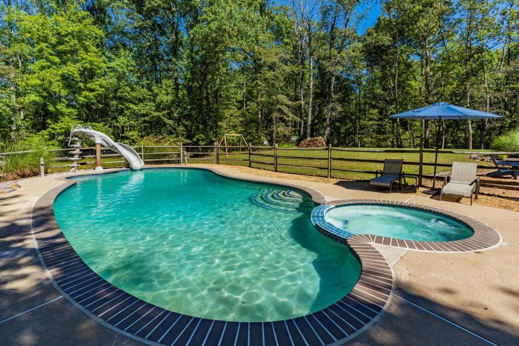 Suitetrails - Large Family-ready Home with Pool in Horse & Wine Country