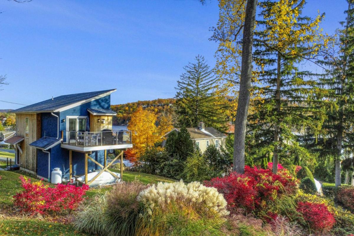 Ridgeway Lake House - Housity