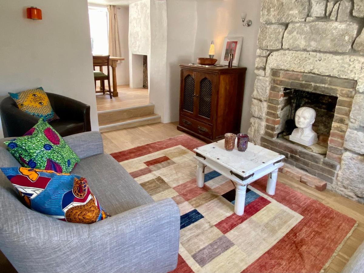 Yellow Cottage near Chesil Beach - Housity