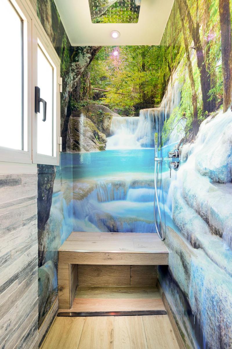 Tower House with emotional shower - Housity