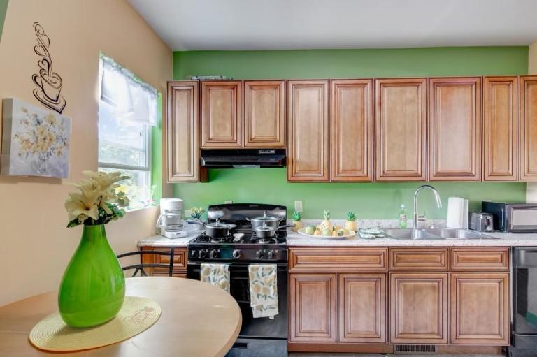 Cheerful 6 Bedroom with indoor fireplace - Housity