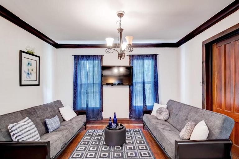 Cheerful 6 Bedroom with indoor fireplace - Housity