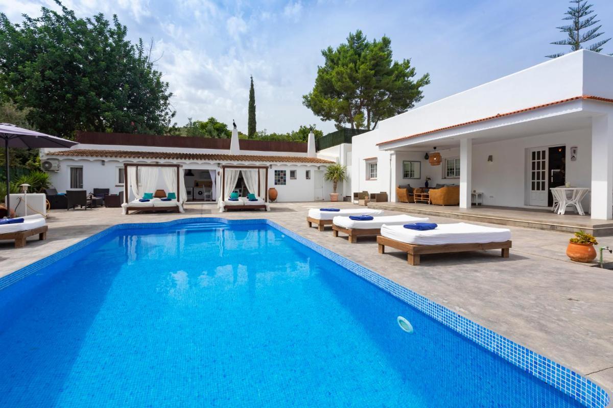 Villa in Ibiza Town with private pool, sleeps 10 - Housity