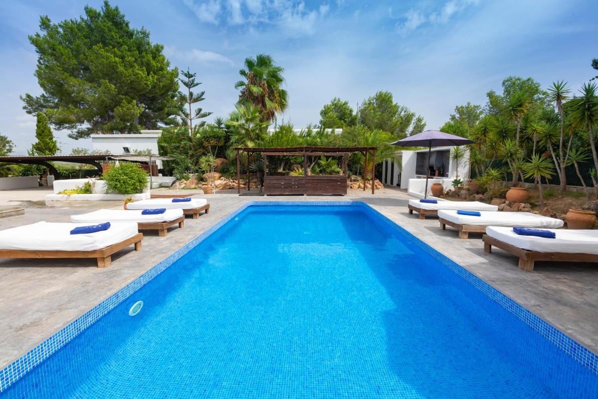 Villa in Ibiza Town with private pool, sleeps 10 - Housity