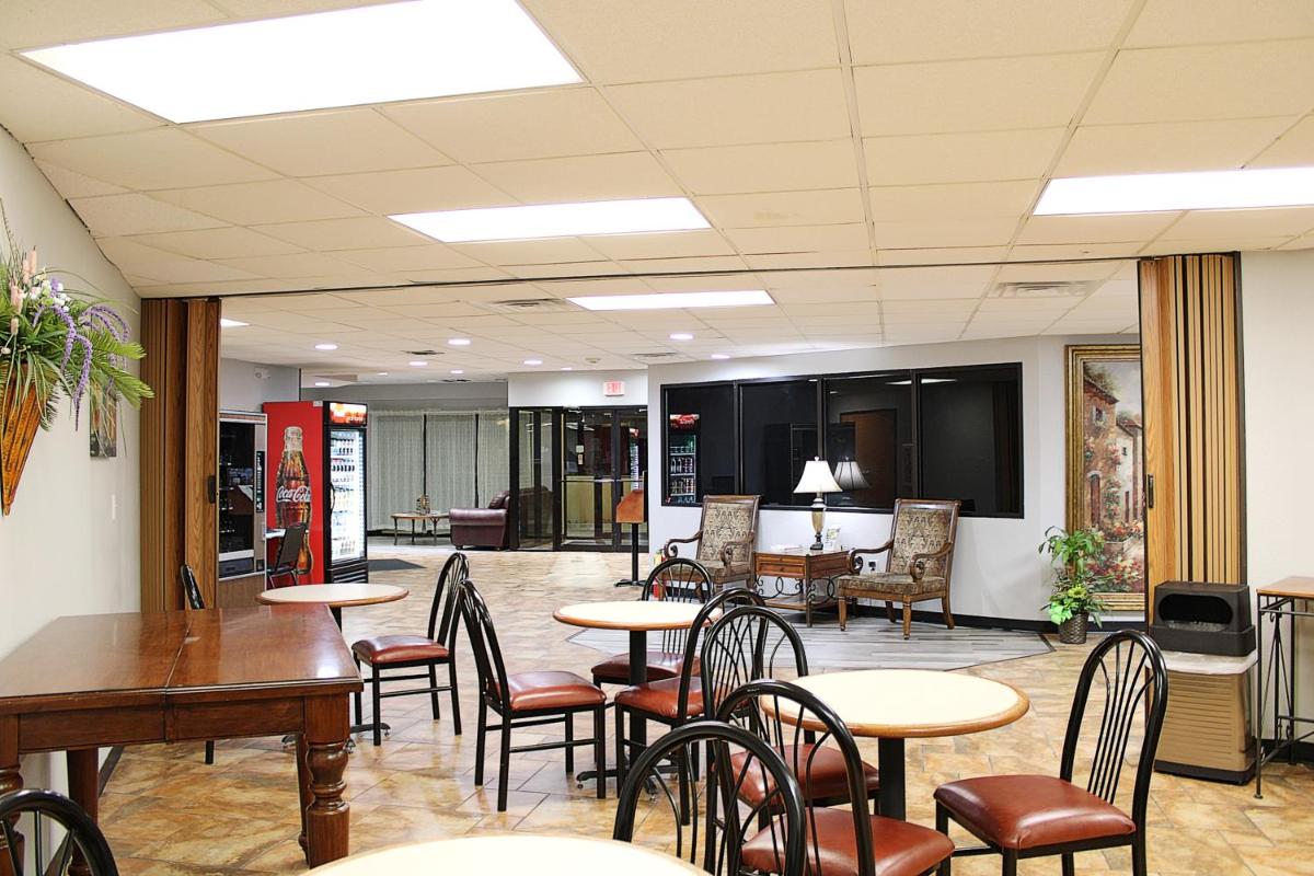 Greenlight Inn & Suites St James - Housity