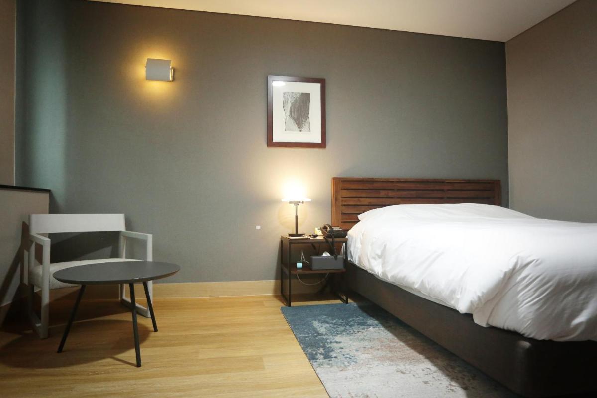 Gumi Century Hotel - Housity