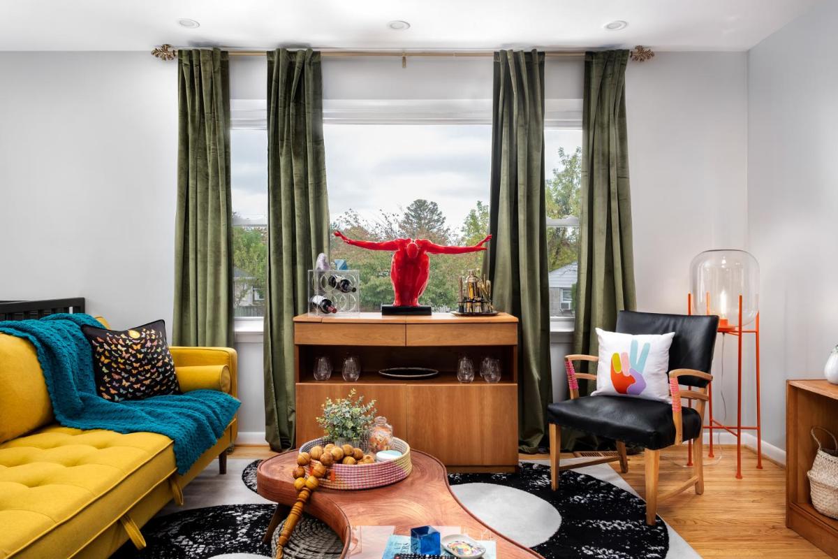 Eclectic Mid Century Modern 3BD/3BA with *Hot Tub* - Housity