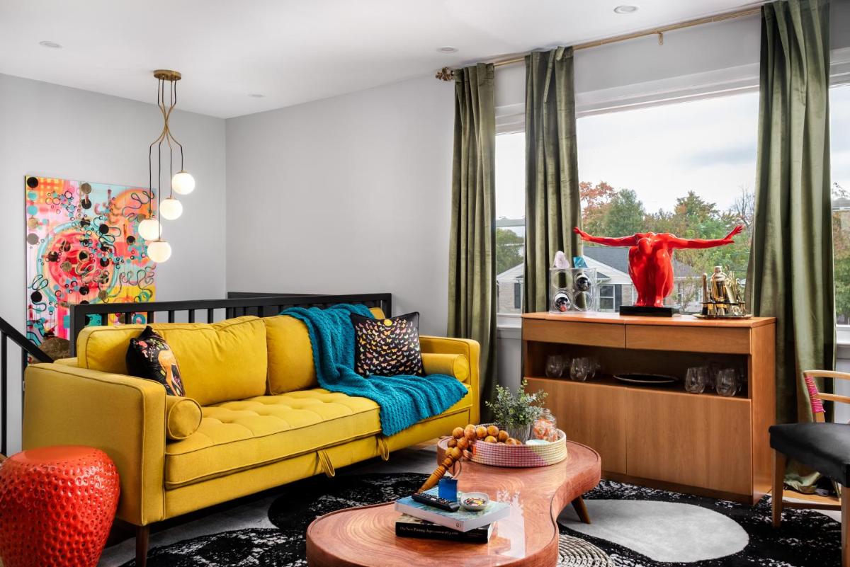 Eclectic Mid Century Modern 3BD/3BA with *Hot Tub* - Housity