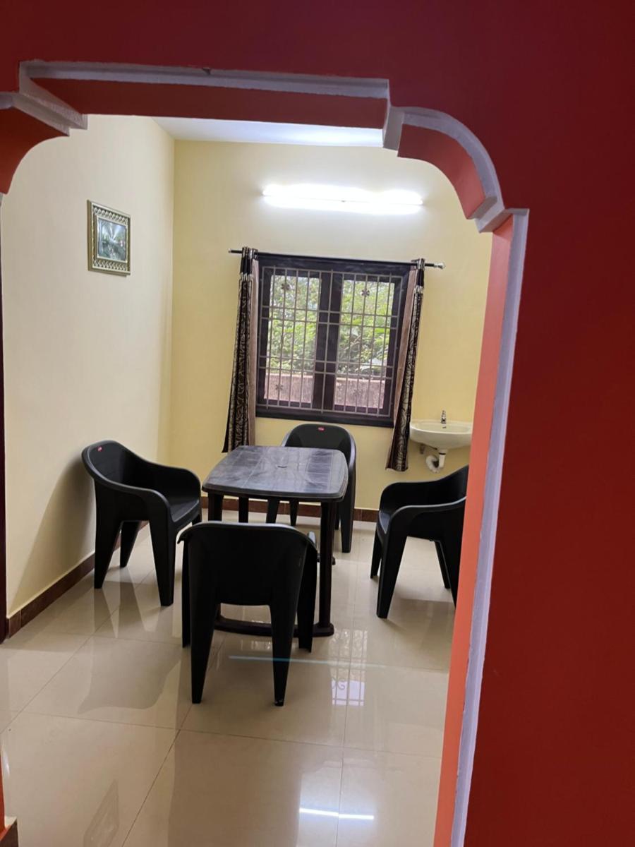 Hummingbirds Inn - Housity