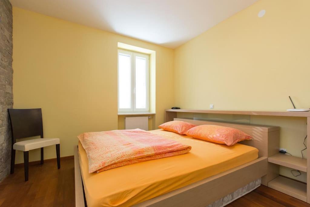 Villa Ajda - Orange room - Housity