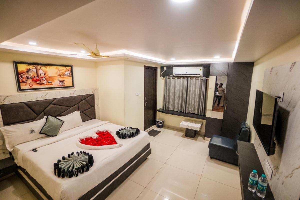 HOTEL PARAMESHWARA luxury awaits - Housity