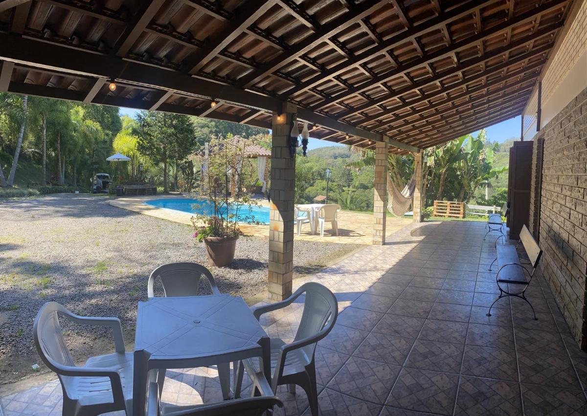 Sítio dos Coqueiros, em meio a natureza com piscina - Housity