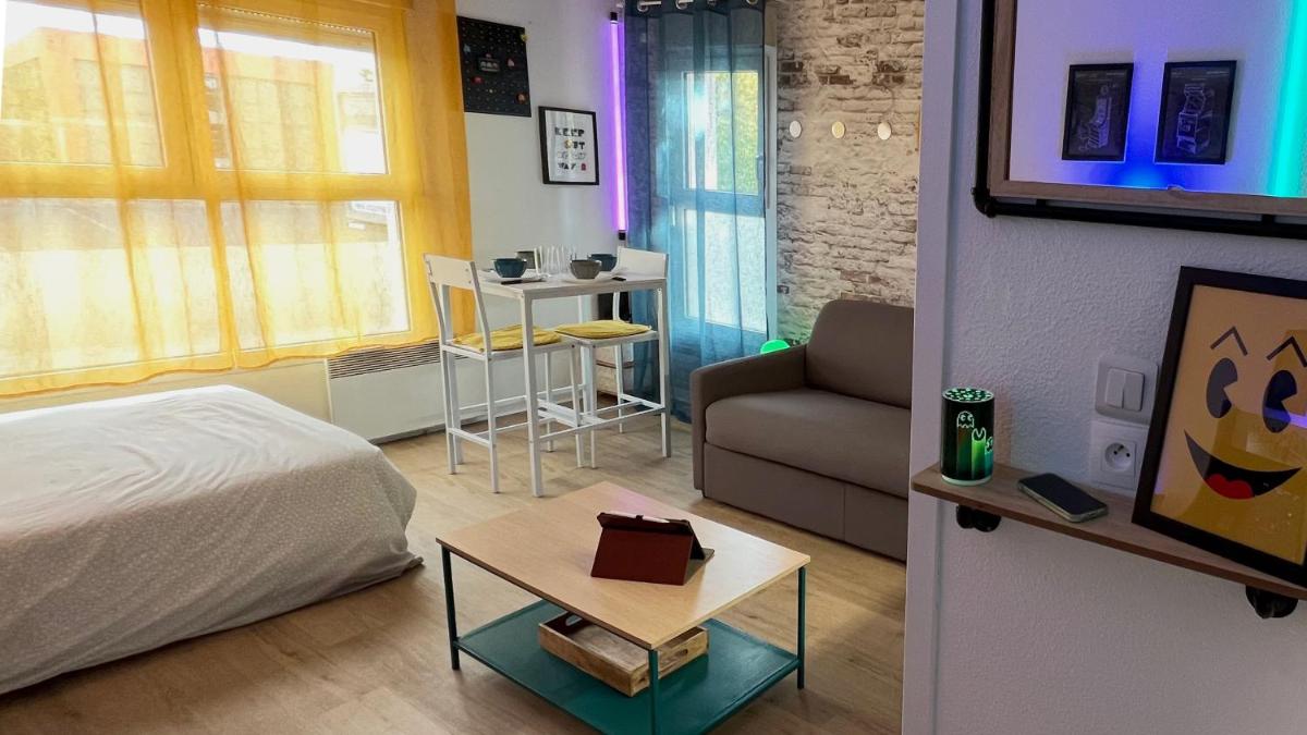 Futurostudio - Appart Hotel PACMAN - Futuroscope - Poitiers - Housity