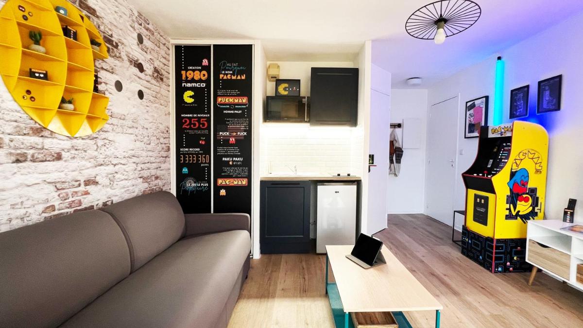 Futurostudio - Appart Hotel PACMAN - Futuroscope - Poitiers - Housity