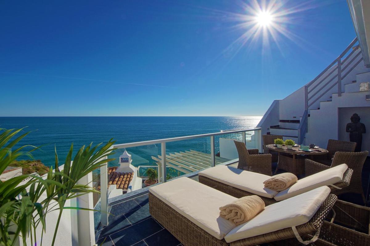 Casa Latino - Oceanfront - Luxury & Charming villa- Jacuzzi at Rooftop by DreamvillasAlbufeira - Housity